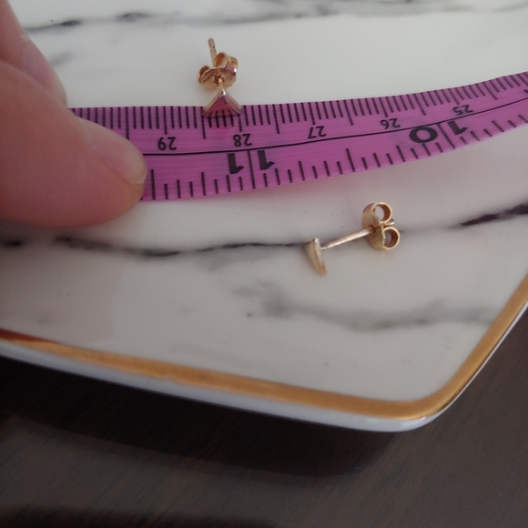 Gold triangle earrings - Picture 2 of 5